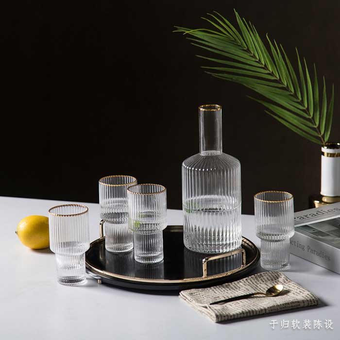 竖条纹酒具套装，一壶四杯